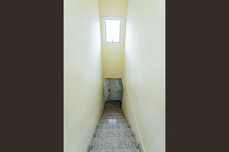 Casa à venda com 196m², 3 quartos e 4 vagas Casa à venda com 196m², 3 quartos e 4 vagasEscada