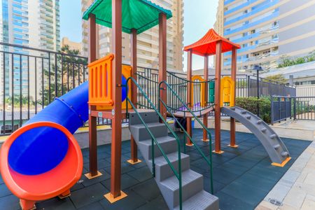 Apartamento à venda com 94m², 3 quartos e 2 vagas Apartamento à venda com 94m², 3 quartos e 2 vagasÁrea comum - Playground