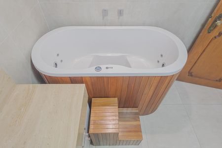 Casa à venda com 446m², 4 quartos e 6 vagasBanheiro da Suíte 2