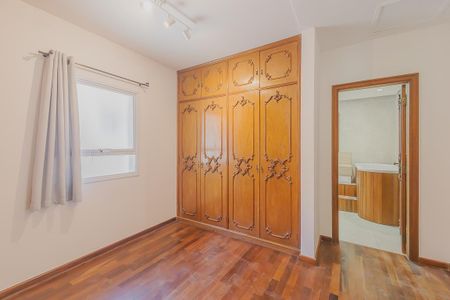 Casa à venda com 446m², 4 quartos e 6 vagasCloset da suíte 2