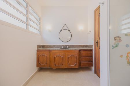 Casa à venda com 446m², 4 quartos e 6 vagasBanheiro da Suíte 4