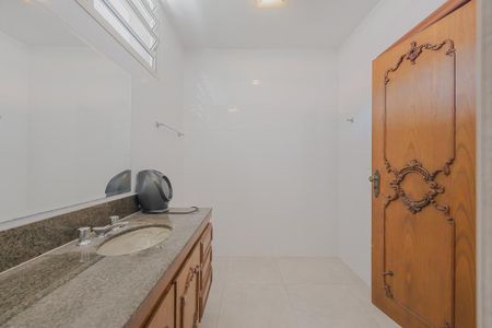 Casa à venda com 446m², 4 quartos e 6 vagasBanheiro da Suíte 1