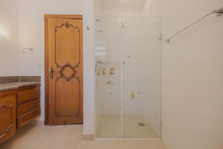 Casa à venda com 446m², 4 quartos e 6 vagasBanheiro da Suíte 4