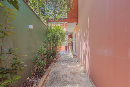 Casa à venda com 446m², 4 quartos e 6 vagasEntrada