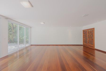 Casa à venda com 446m², 4 quartos e 6 vagasSala