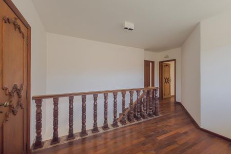 Casa à venda com 446m², 4 quartos e 6 vagasCorredor