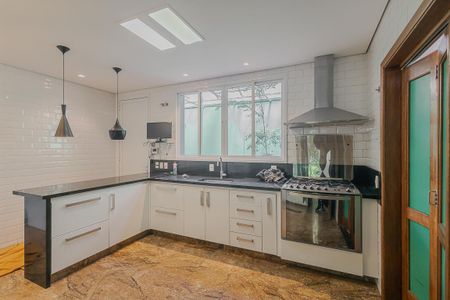 Casa à venda com 446m², 4 quartos e 6 vagasCozinha