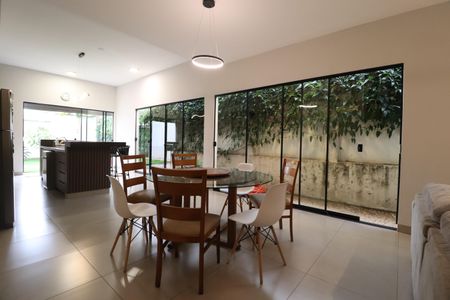 Sala de casa para alugar com 3 quartos, 223m² em Tabajaras, Uberlândia