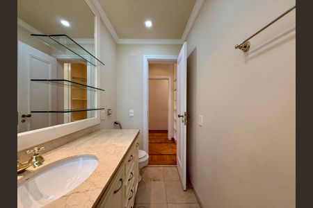 Apartamento para alugar com 387m², 4 quartos e 5 vagas Apartamento para alugar com 387m², 4 quartos e 5 vagasBanheiro Suíte 2