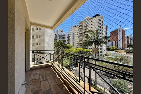 Apartamento para alugar com 387m², 4 quartos e 5 vagas Apartamento para alugar com 387m², 4 quartos e 5 vagasSacada Suíte 1 e 2
