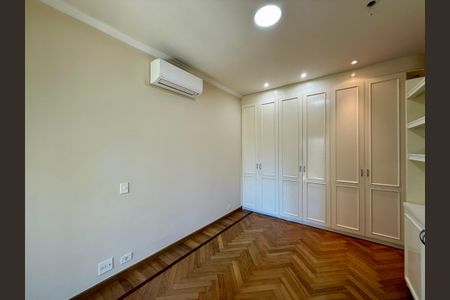 Apartamento para alugar com 387m², 4 quartos e 5 vagas Apartamento para alugar com 387m², 4 quartos e 5 vagasSuíte 3