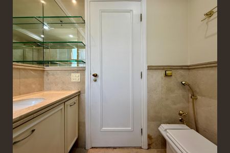 Apartamento para alugar com 387m², 4 quartos e 5 vagas Apartamento para alugar com 387m², 4 quartos e 5 vagasBanheiro 2 Suíte 4