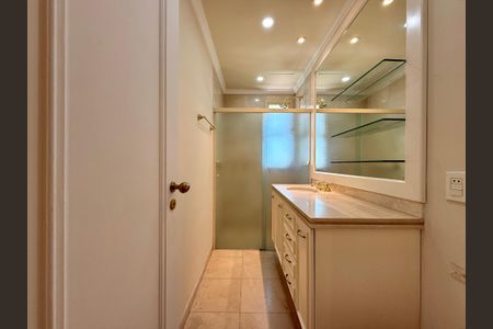 Apartamento para alugar com 387m², 4 quartos e 5 vagas Apartamento para alugar com 387m², 4 quartos e 5 vagasBanheiro Suíte 2