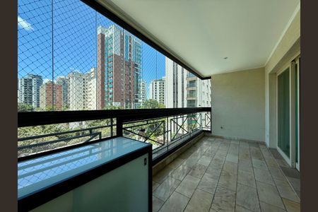 Apartamento para alugar com 387m², 4 quartos e 5 vagas Apartamento para alugar com 387m², 4 quartos e 5 vagasSacada da Sala