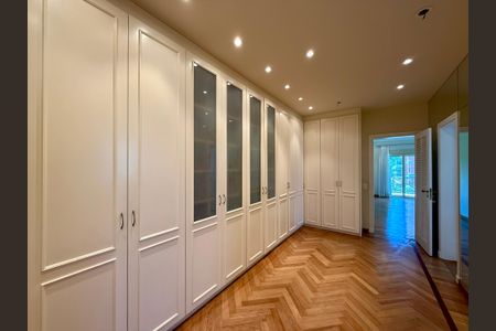 Apartamento para alugar com 387m², 4 quartos e 5 vagas Apartamento para alugar com 387m², 4 quartos e 5 vagasCloset Suíte 4