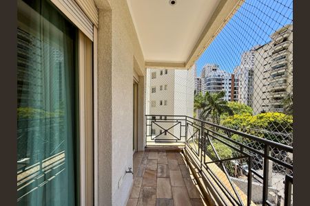 Apartamento para alugar com 387m², 4 quartos e 5 vagas Apartamento para alugar com 387m², 4 quartos e 5 vagasSacada Suíte 1 e 2