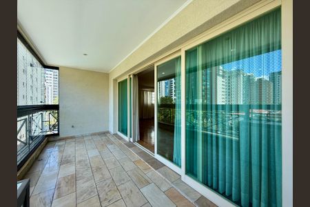 Apartamento para alugar com 387m², 4 quartos e 5 vagas Apartamento para alugar com 387m², 4 quartos e 5 vagasSacada da Sala