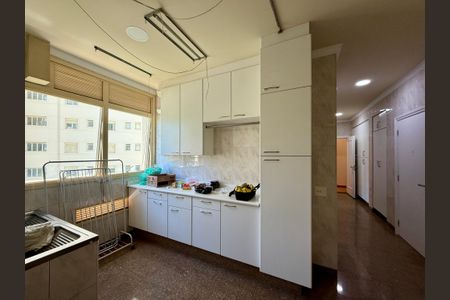 Apartamento para alugar com 387m², 4 quartos e 5 vagas Apartamento para alugar com 387m², 4 quartos e 5 vagasÁrea de Serviço