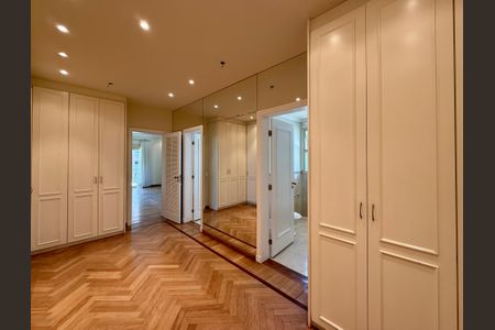 Apartamento para alugar com 387m², 4 quartos e 5 vagas Apartamento para alugar com 387m², 4 quartos e 5 vagasCloset Suíte 4