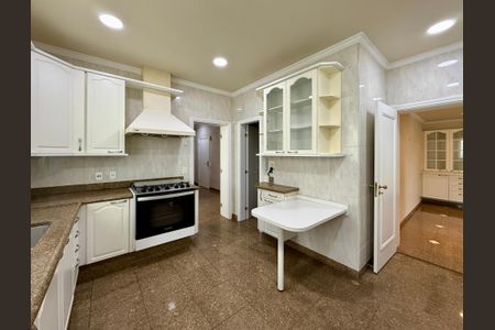 Apartamento para alugar com 387m², 4 quartos e 5 vagas Apartamento para alugar com 387m², 4 quartos e 5 vagasCozinha