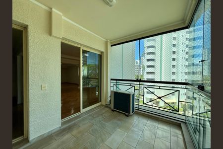 Apartamento para alugar com 387m², 4 quartos e 5 vagas Apartamento para alugar com 387m², 4 quartos e 5 vagasSacada da Sala
