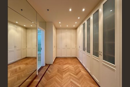 Apartamento para alugar com 387m², 4 quartos e 5 vagas Apartamento para alugar com 387m², 4 quartos e 5 vagasCloset Suíte 4