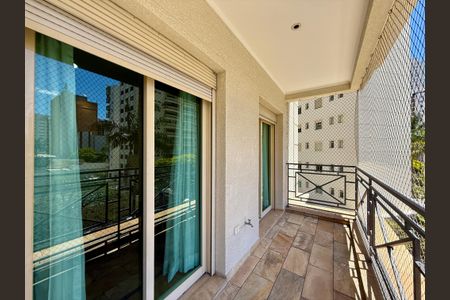 Apartamento para alugar com 387m², 4 quartos e 5 vagas Apartamento para alugar com 387m², 4 quartos e 5 vagasSacada Suíte 1 e 2