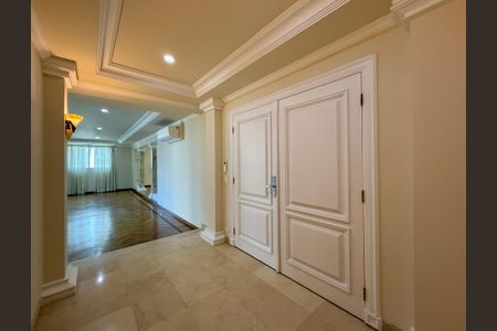 Apartamento para alugar com 387m², 4 quartos e 5 vagas Apartamento para alugar com 387m², 4 quartos e 5 vagasEntrada Apartamento
