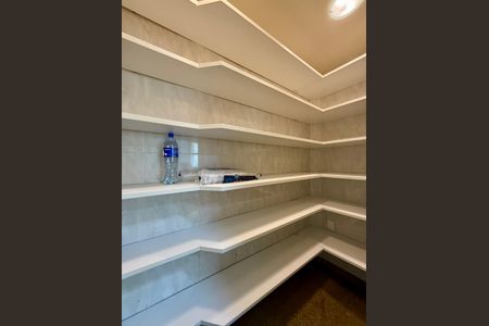 Apartamento para alugar com 387m², 4 quartos e 5 vagas Apartamento para alugar com 387m², 4 quartos e 5 vagasDespensa