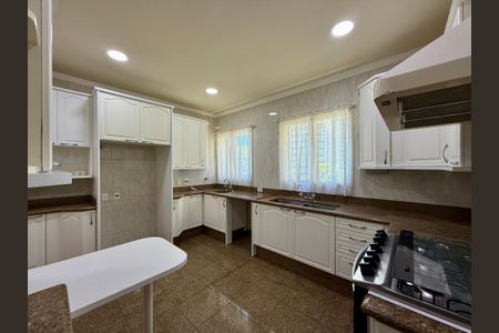 Apartamento para alugar com 387m², 4 quartos e 5 vagas Apartamento para alugar com 387m², 4 quartos e 5 vagasCozinha