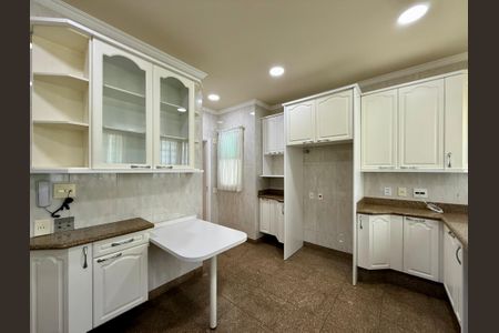 Apartamento para alugar com 387m², 4 quartos e 5 vagas Apartamento para alugar com 387m², 4 quartos e 5 vagasCozinha