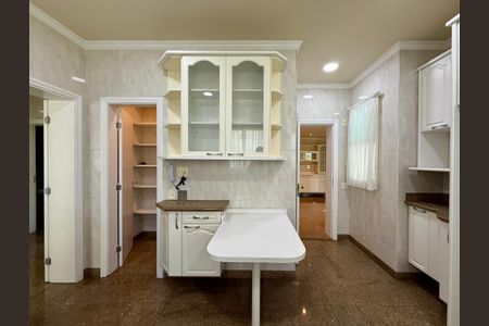 Apartamento para alugar com 387m², 4 quartos e 5 vagas Apartamento para alugar com 387m², 4 quartos e 5 vagasCozinha