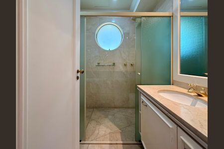 Apartamento para alugar com 387m², 4 quartos e 5 vagas Apartamento para alugar com 387m², 4 quartos e 5 vagasBanheiro Suíte 1