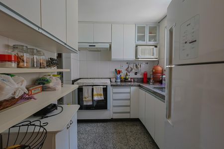 Apartamento à venda com 169m², 3 quartos e 2 vagas Apartamento à venda com 169m², 3 quartos e 2 vagasCozinha