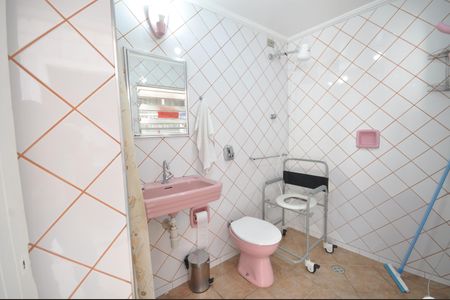 Banheiro de casa à venda com 2 quartos, 100m² em Vila Leonor, São Paulo