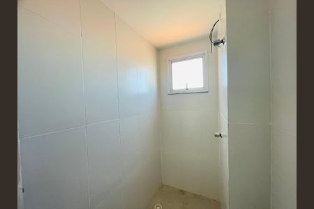 Apartamento à venda com 56m², 2 quartos e 1 vaga Apartamento à venda com 56m², 2 quartos e 1 vagaBanheiro