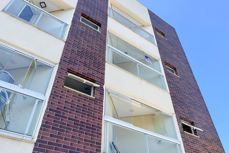 Apartamento à venda com 65m², 2 quartos e 2 vagasFachada + plaquinha