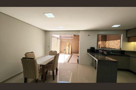 Casa à venda com 141m², 3 quartos e 2 vagas Casa à venda com 141m², 3 quartos e 2 vagasCozinha