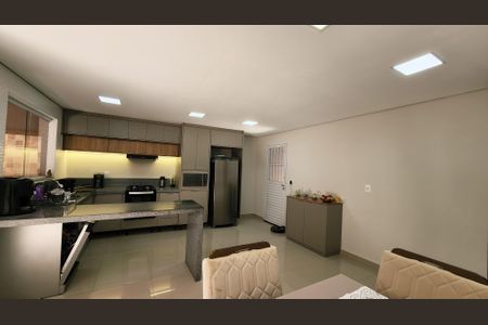 Casa à venda com 141m², 3 quartos e 2 vagas Casa à venda com 141m², 3 quartos e 2 vagasCozinha