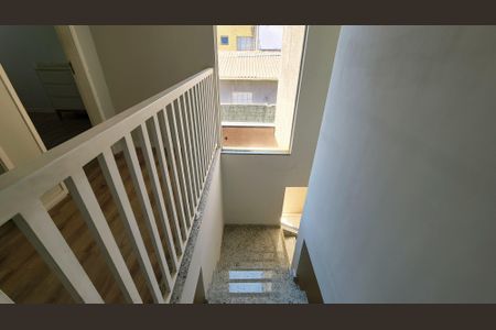 Casa à venda com 141m², 3 quartos e 2 vagas Casa à venda com 141m², 3 quartos e 2 vagasEscada