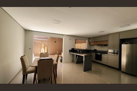 Casa à venda com 141m², 3 quartos e 2 vagas Casa à venda com 141m², 3 quartos e 2 vagasCozinha