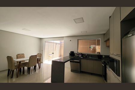 Casa à venda com 141m², 3 quartos e 2 vagas Casa à venda com 141m², 3 quartos e 2 vagasCozinha