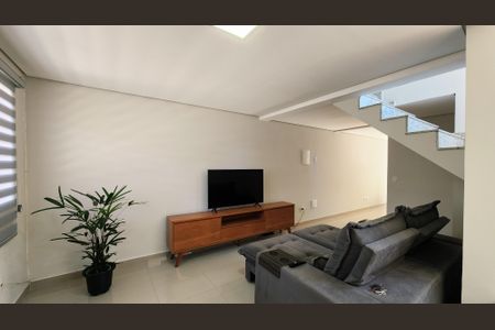 Casa à venda com 141m², 3 quartos e 2 vagas Casa à venda com 141m², 3 quartos e 2 vagasSala