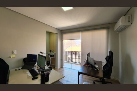 Casa à venda com 141m², 3 quartos e 2 vagas Casa à venda com 141m², 3 quartos e 2 vagasEscritório