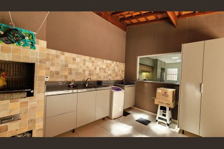 Casa à venda com 141m², 3 quartos e 2 vagas Casa à venda com 141m², 3 quartos e 2 vagasÁrea de Serviço