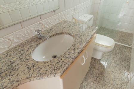 Apartamento à venda com 174m², 4 quartos e 2 vagas Apartamento à venda com 174m², 4 quartos e 2 vagasBanheiro Social 1