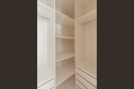 Apartamento à venda com 174m², 4 quartos e 2 vagas Apartamento à venda com 174m², 4 quartos e 2 vagasCloset da Suite