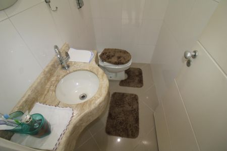 Casa de condomínio à venda com 199m², 3 quartos e 4 vagasLavabo