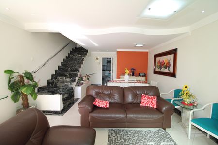 Casa de condomínio à venda com 199m², 3 quartos e 4 vagasSala