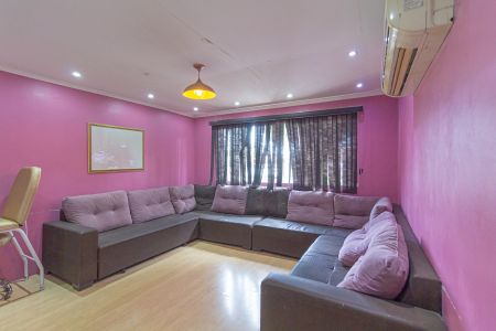 Casa à venda com 112m², 4 quartos e 2 vagasSala